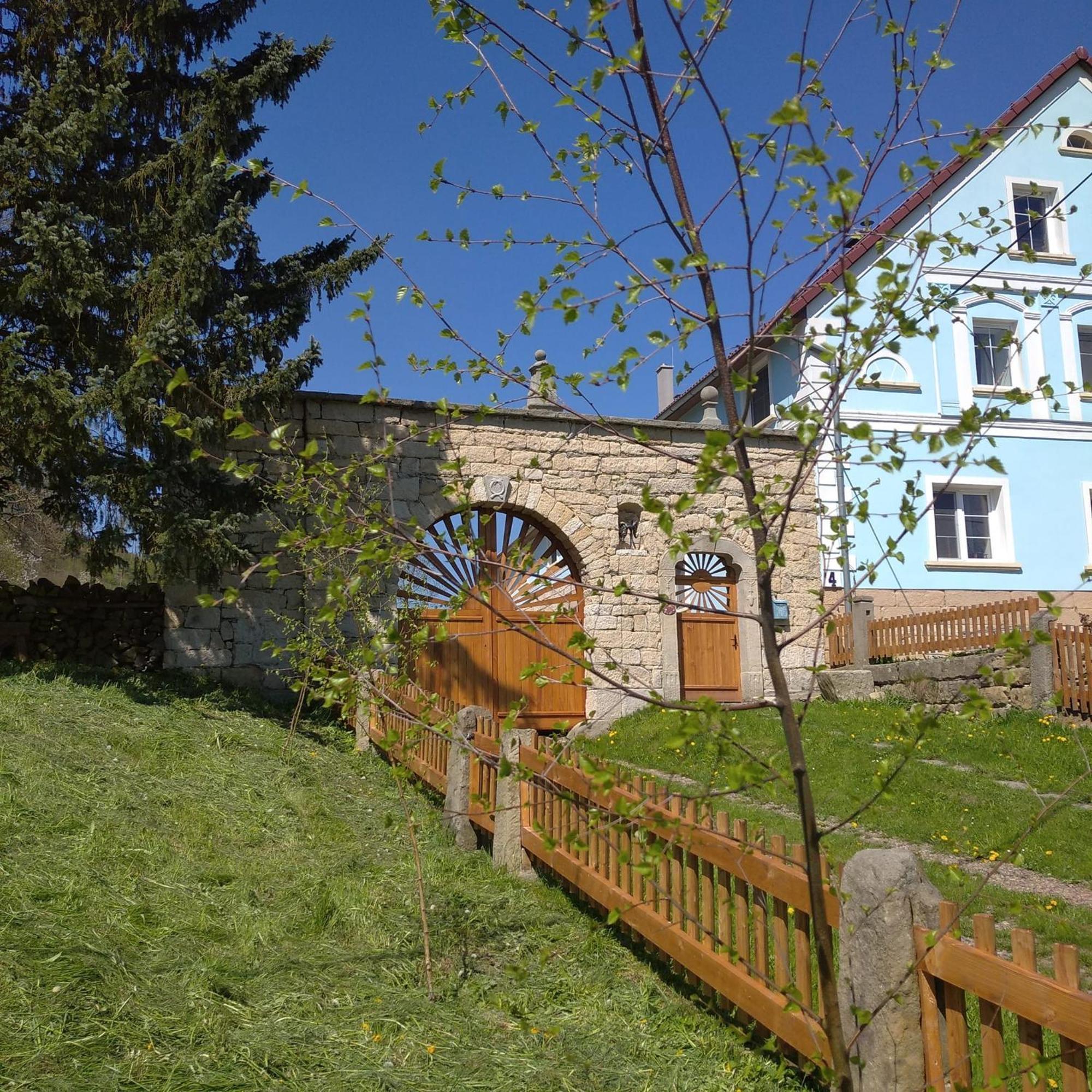 Statek Bily Dvur - Bely Hotel Machov Kültér fotó
