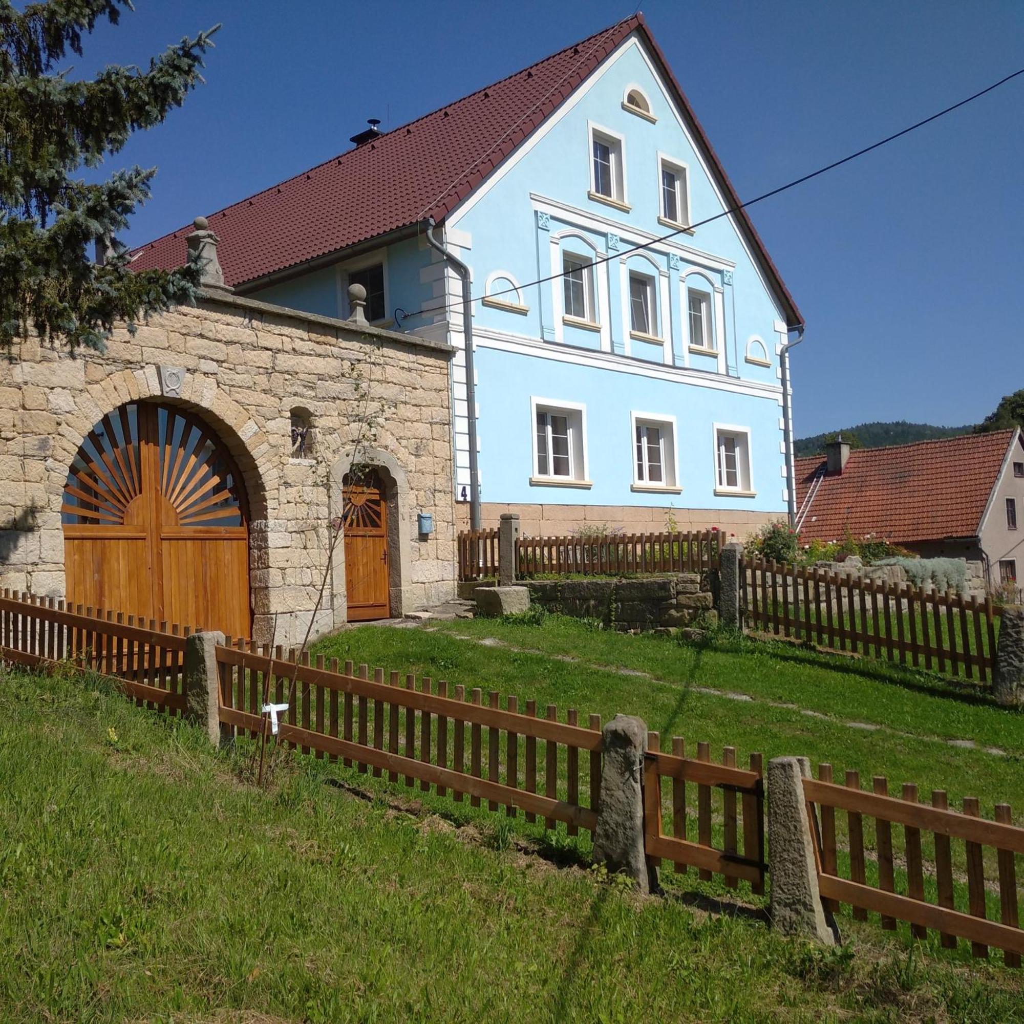 Statek Bily Dvur - Bely Hotel Machov Kültér fotó