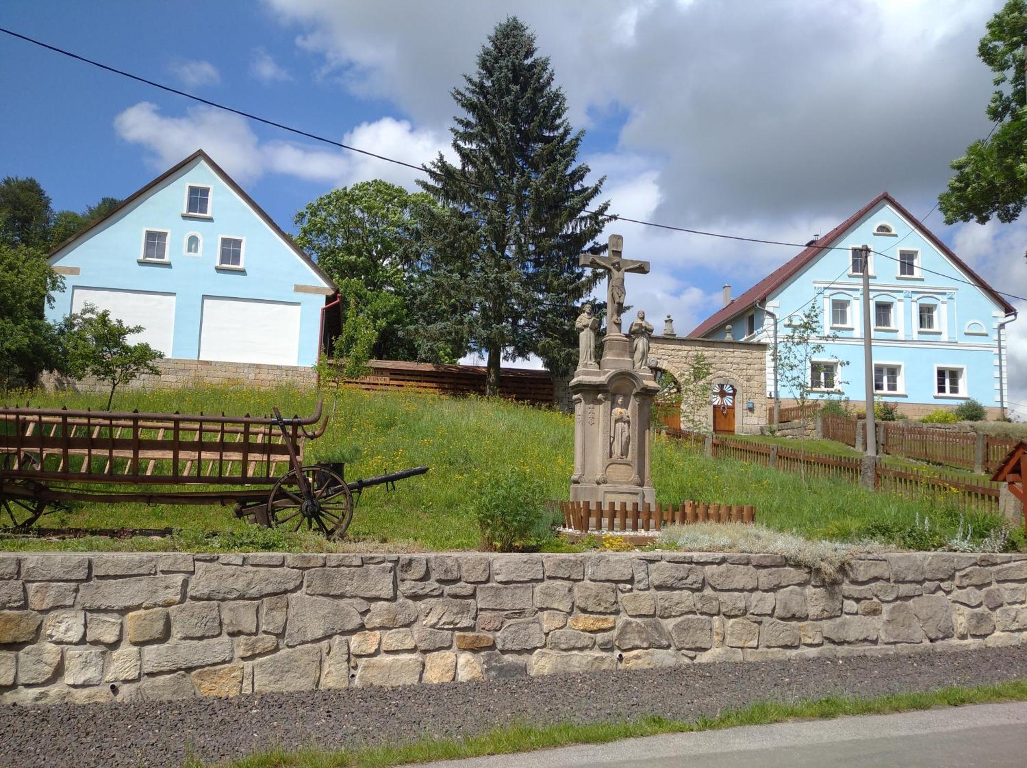 Statek Bily Dvur - Bely Hotel Machov Kültér fotó