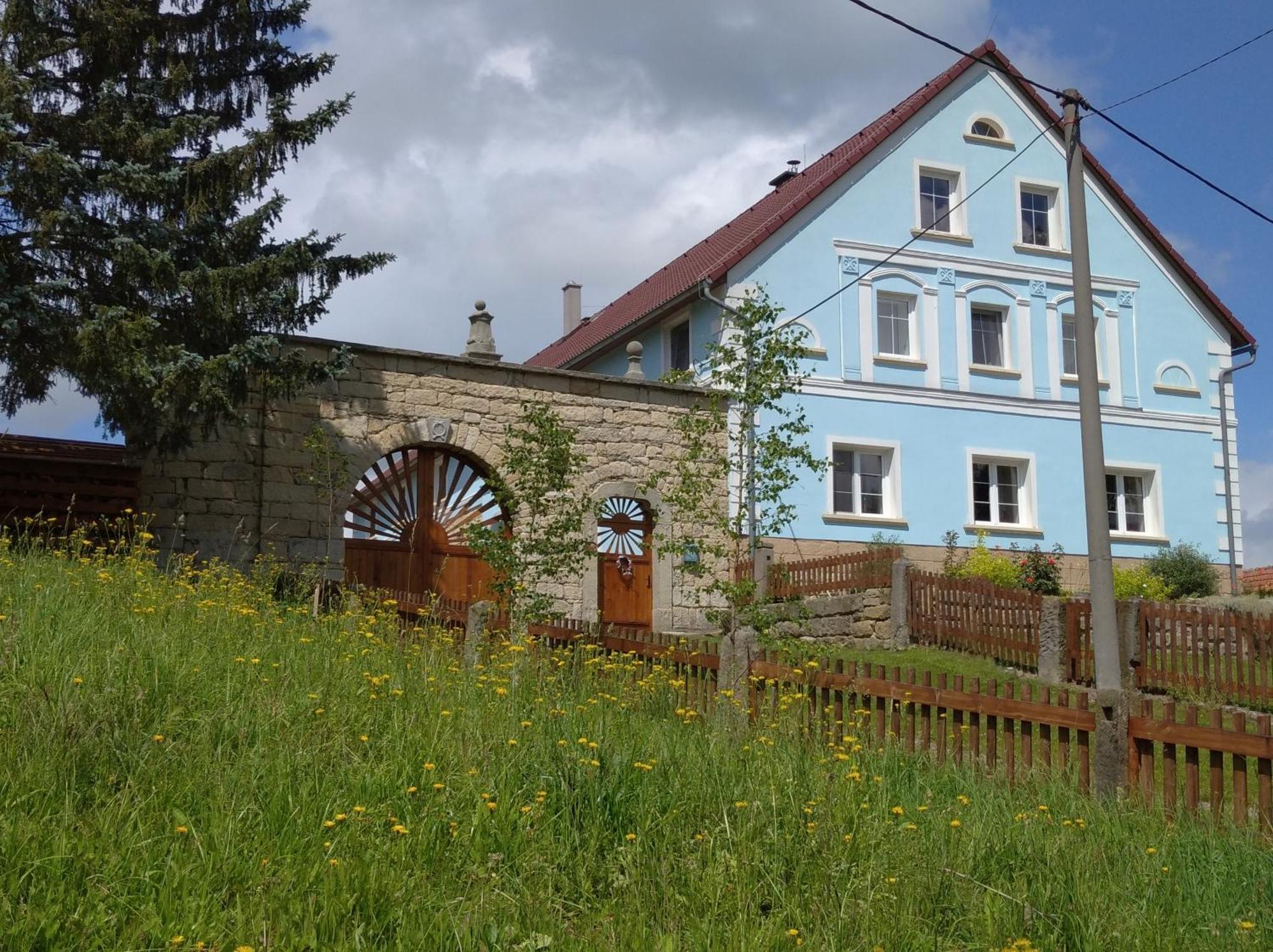 Statek Bily Dvur - Bely Hotel Machov Kültér fotó